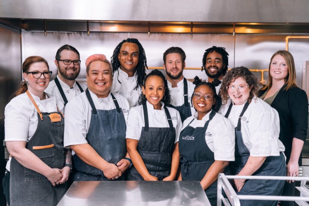 https://atlantapersonalchefservice.com/wp-content/uploads/2023/06/bringing-people-together-1024x682.jpg